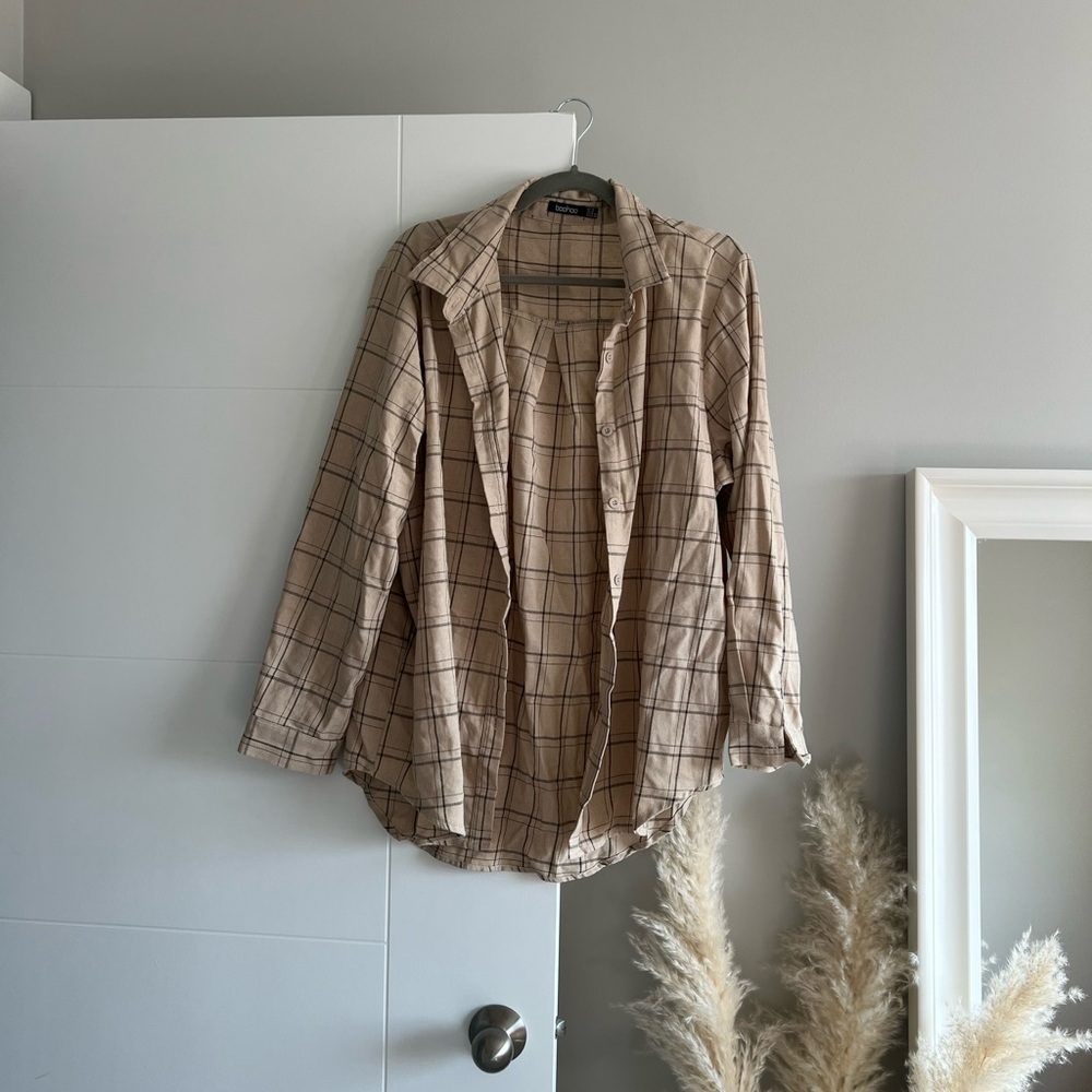 Boohoo Tan Plaid Button Up - US 14